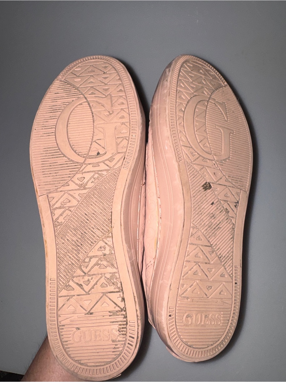 Guess blush pink low top sneakers embossed logo pattern cute casual trendy fem - Picture 7 of 9
